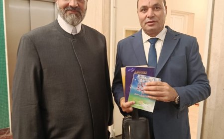 مركز العرب يهدي إصدارات المكتبة الرقمية للشرفاء الحمادي إلى رئيس لجنة الشؤون الدينية بالبرلمان المصري