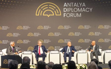 الأمين العام لمجلس التعاون يؤكد التزام المجلس بالتنمية والسلام والابتعاد عن الحروب والنزاعات