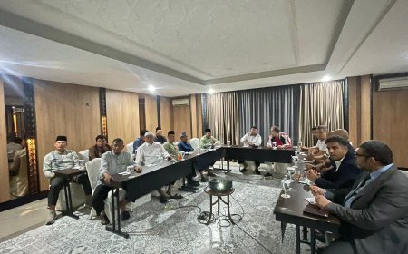 اجتماع موسّع بين وفد مؤسسة رسالة السلام ودار الفتح في إندونيسيا لبحث إنشاء مركز للدراسات القرآنية | صور