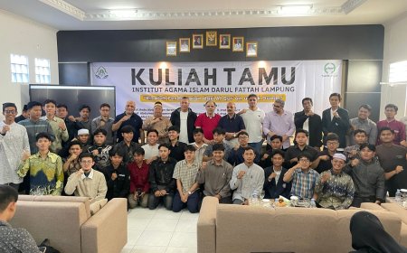 وفد “رسالة السلام” يواصل زيارته لإندونيسيا بندوة طلابية كبري وسط جامعة الفتح