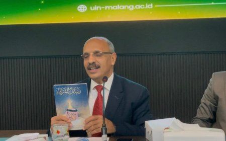 د. عبد الراضي رضوان في محاضرة لطلاب جامعة مولانا الاندونيسية: الحل في القرآن الكريم