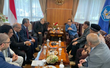 جامعة جاكرتا تستقبل وفد “رسالة السلام” في مشهد رسمي لافت