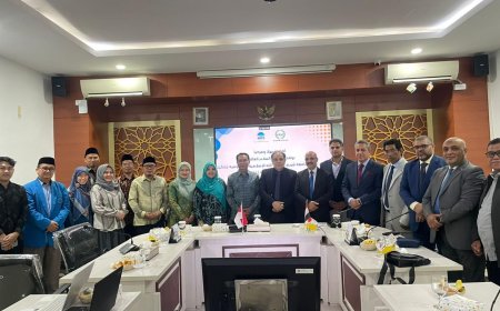 جامعة شريف هداية الله الحكومية في إندونيسا تستقبل وفد رسالة السلام | صور