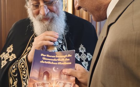 الله"..كلمة  إعجاب من البابا تواضروس الثاني فور سماع عنوان كتاب المفكر علي الشرفاء الحمادي