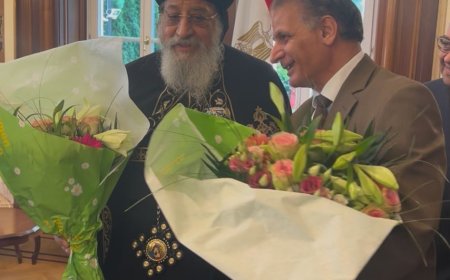 تعليق رائع من  البابا تواضروس بعد تسلمه باقة ورد مرسله  من المفكر العربي على الشرفاء