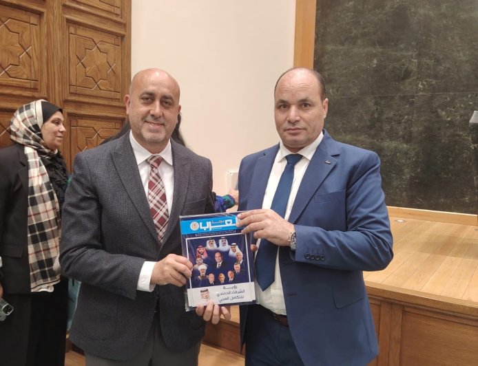 رئيس مركز العرب يهدي عميد إعلام الأكاديمية العربية مؤلفات الشرفاء الحمادي ومجلة العرب الطبعة العربية والدولية