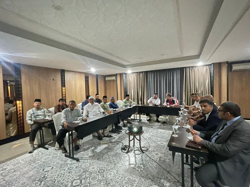 اجتماع موسّع بين وفد مؤسسة رسالة السلام ودار الفتح في إندونيسيا لبحث إنشاء مركز للدراسات القرآنية | صور