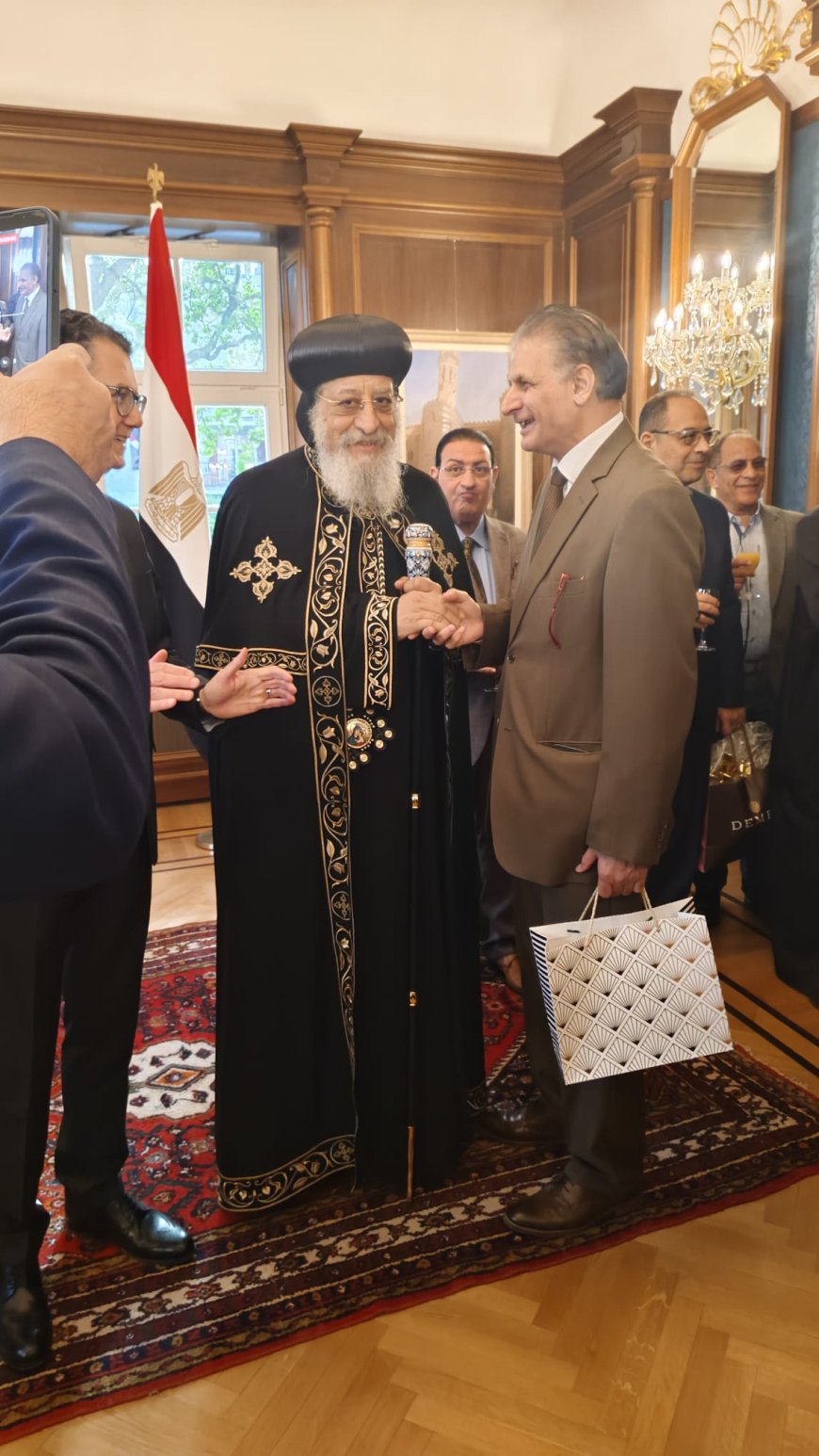 صور ... حدث ثقافى بارز  بفيينا  :البابا تواضروس الثاني يتسلم كتاب "القرآن يشهد بصحة العقيدة المسيحية" للمفكر علي الشرفاء الحمادي ​