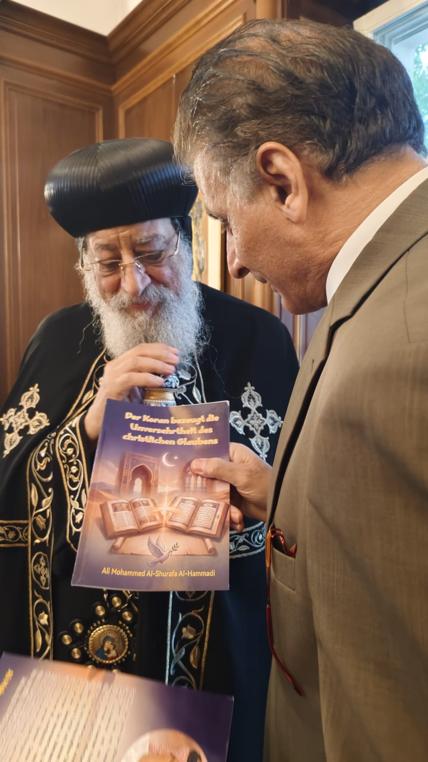 الله"..كلمة  إعجاب من البابا تواضروس الثاني فور سماع عنوان كتاب المفكر علي الشرفاء الحمادي