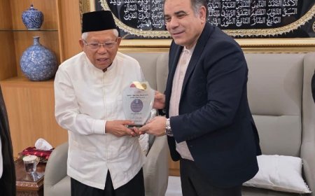في لفتة تقديرية تعكس عمق العلاقات والتفاهم المشترك:  درع رسالة السلام  .. تكريم رفيع للشيخ معروف أمين تقديرًا لمسيرته في نشر التسامح