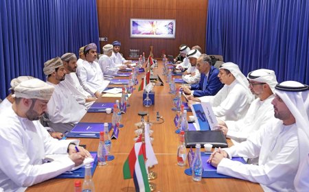 موانئ دبي العالمية تستعرض مع وفد عماني مستجدات التقدم المُحرَز في مشروع المنطقة الاقتصادية الخاصة بالروضة
