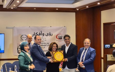المكتبة الرقمية للشرفاء الحمادي تكرم السفيرة مشيرة خطاب لدورها الريادي في خدمة المجتمع