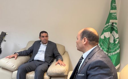 شاهد بالفيديو ..مؤسسة رسالة السلام تهدي مدير إدارة العلوم بـ"ألكسو" إصدارات المكتبة الرقمية للشرفاء الحمادي
