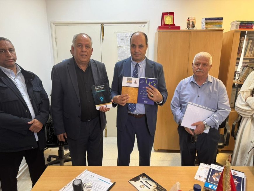 الدكتور محرز بودية يتسلم شهادة الانضمام لـ "المكتبة الرقمية للشرفاء الحمادي" من وفد رسالة السلام في تونس