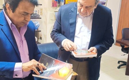 رئيس وزراء مصر الأسبق يشيد بمؤلفات المفكر العربي على الشرفاء