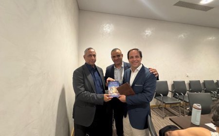تسليم مدير جامعة الأمم المتحدة للسلام نسخة من  كتاب القرآن يشهد بصحة العقيدة المسيحية للمفكر العربى على الشرفاء 