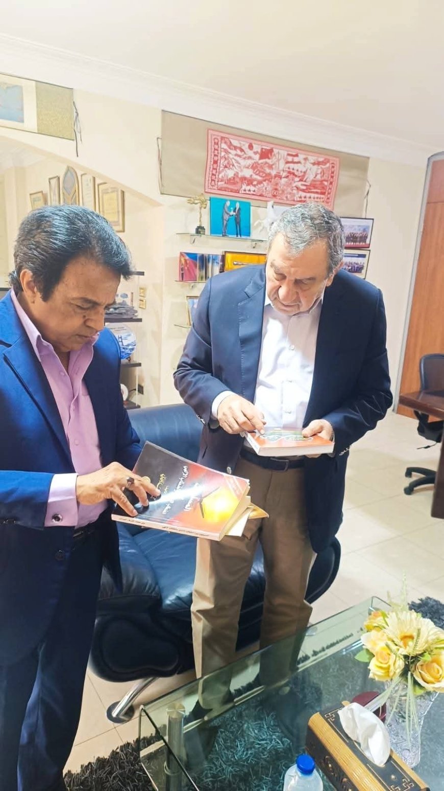 رئيس وزراء مصر الأسبق يشيد بمؤلفات المفكر العربي على الشرفاء