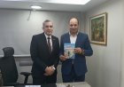 التحول الرقمي في البنوك المصرية أحدث إصدارات مركز العرب والشريف يسلم النسخة الأولى للمؤلف