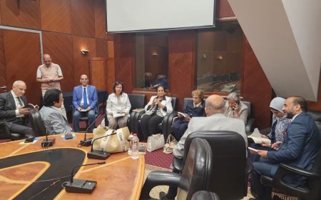توزيع مؤلفات المفكر على الشرفاء على عدد من كبار المسؤولين والشخصيات العامة فى معرض الإسكندرية الدولي للكتاب