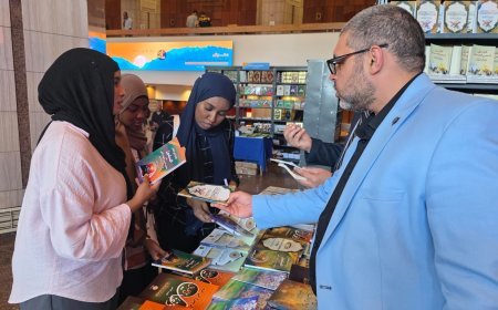 وفد الطالبات السودانيات بطب الإسكندرية يزور جناح مؤسسة رسالة السلام بمعرض الإسكندرية الدولى للكتاب
