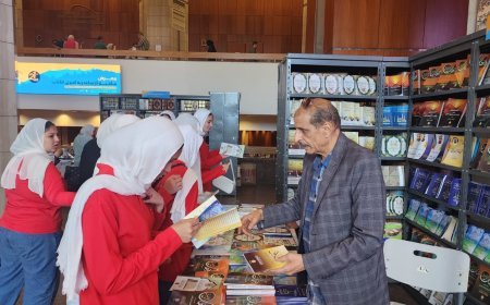 بالصور ..إقبال منقطع النظير على جناح مؤسسة رسالة السلام العالمية بمعرض الإسكندرية الدولي للكتاب