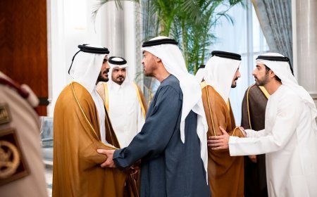 *رئيس دولة الإمارات العربية المتحدة الشيخ محمد بن زايد "يقدم التعازي إلى أمير قطر الشيخ تميم " في وفاة أمير البلاد السابق*