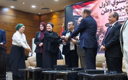 المكتبة الرقمية للشرفاء الحمادي تُكرِّم وزير التربية والتعليم الأسبق بدرع التميز خلال إطلاق مبادرة  "المعرفة وبناء الهوية الوطنية"