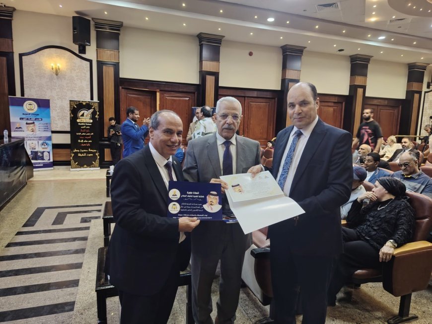 المكتبة الرقمية للشرفاء الحمادي تهدي مؤلفات  الشرفاء الحمادي لوزير التعليم الأسبق جمال العربي