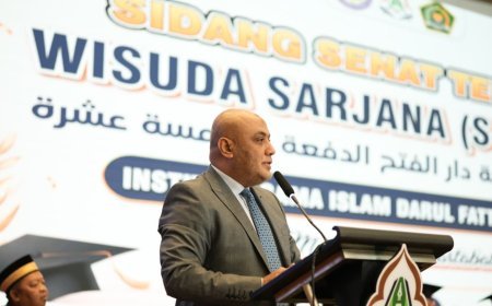 كلمة المفكر العربي الأستاذ علي محمدالشرفاء تلقى اهتماما رسميا وأكاديميا كبيرا فى احتفال تخريج الدفعة الخامسة عشرة بجامعة دار الفتح الإندونيسية