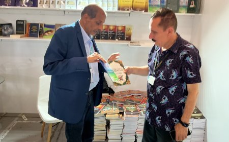 الأمين العام للكونجرس العربي الأمريكي والإسلامي في زيارة خاصة لجناح رسالة السلام بمعرض اسطنبول الدولى للكتاب| صور