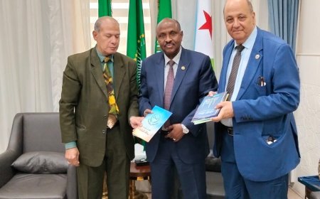 وفد مؤسسة رسالة السلام العالمية يلتقي سفير جيبوتي بالقاهرة ويستعرض أهداف المؤسسة ورؤى  مؤسسها المفكر على الشرفاء
