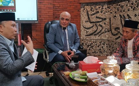 نشاط تنويري مكثف لوفد «رسالة السلام العالمية» في تولونج أجونج بإندونيسيا..
