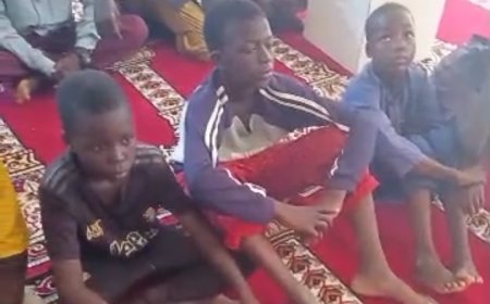 بالفيديو والصور  درس تعليمى فى مسجد  بالنيجر حول مقال المفكر على الشرفاء :العهد المقدس بين الله والمسلم