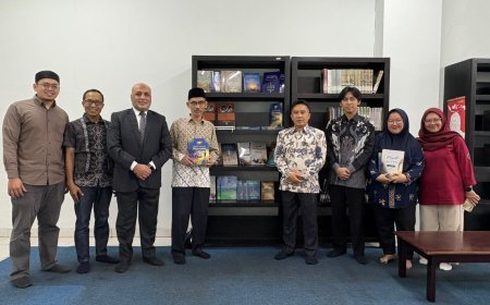 افتتاح أول مكتبة ثابتة لمؤلفات المفكر العربي علي محمد الشرفاء الحمادي في جامعة مولانا مالك إبراهيم بإندونيسيا