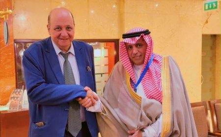 مؤسسة رسالة السلام العالمية  تهدي المستشار القانوني السعودي سعيد الهاجري عدداً من مؤلفات المفكر العربي علي الشرفاء