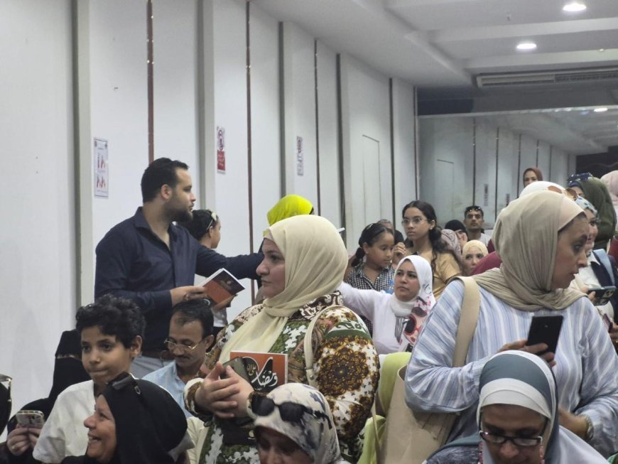 خلال ندوة «مدرستك حياتك» بالإسكندرية.. توزيع نسخ من الجزء التاسع من كتاب «ومضات على الطريق» للمفكر علي محمد الشرفاء الحمادي