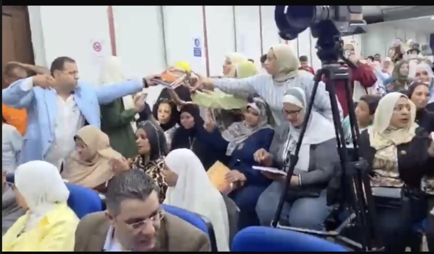 خلال ندوة «مدرستك حياتك» بالإسكندرية : إقبال كبير على نسخ الجزء التاسع من «ومضات على الطريق» للمفكر علي محمد الشرفاء الحمادي