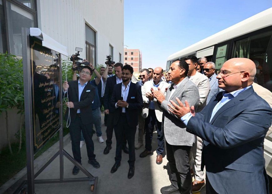 *رئيس الوزراء يفتتح مصنع "ليجيالونغ" لصناعة الفرش ومنتجات الأبواب والنوافذ بالمنطقة الصناعية بالسخنة - رافقه وزير الصناعة | صور*