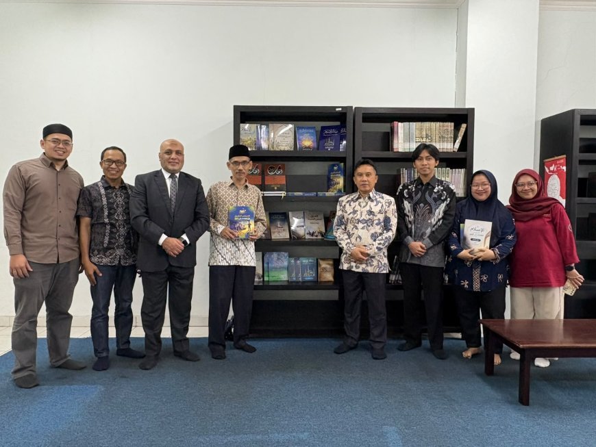 افتتاح أول مكتبة ثابتة لمؤلفات المفكر العربي علي محمد الشرفاء الحمادي في جامعة مولانا مالك إبراهيم بإندونيسيا
