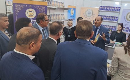 جناح مؤسسة رسالة السلام العالمية يستقبل قيادات تنفيذية وشخصيات عامة فى  افتتاح معرض مدينة الشيخ زايد للكتاب ويهديهم عددا  من إصدارات المؤسسة