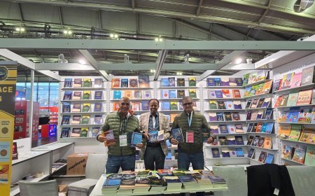 صور ... وفد "رسالةالسلام العالمية" يسجل حضوره في معرض فرانكفورت الدولي للكتاب ويشيد بجهود إدارة  جناح المؤسسة