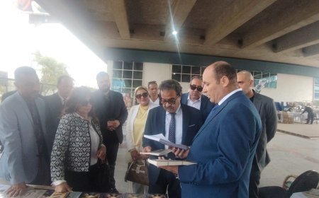 محمد فتحي الشريف يهدي رئيس اتحاد الناشرين المصريين إصدارات مؤسسة رسالة السلام ويستعرض فكر علي الشرفاء الحمادي