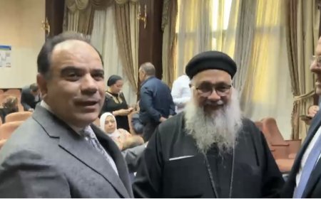 *قمص كنيسة ٤٥ بالإسكندرية كتابا علي محمد الشرفاء الحمادي يعززان وحدة* *الرسالات ويؤكدان أن السلام طريق الأوطان*