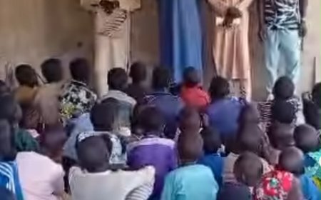 بالفيديو والصور  درس تعليمي في مدرسة  بدولة النيجر  حول مقال المفكر علي محمد الشرفاء: «الطاعة والعصيان»