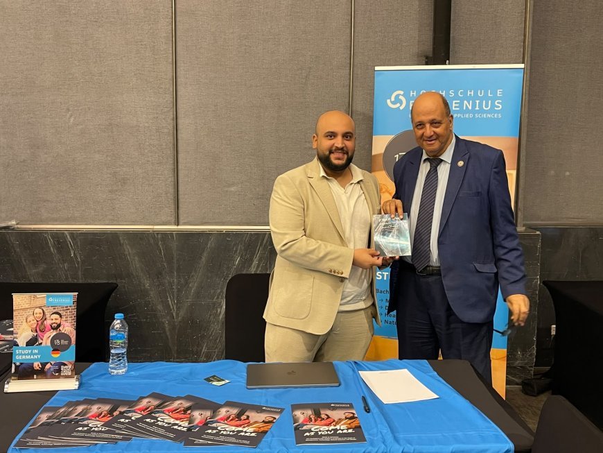 وفد مؤسسة رسالة السلام العالمية يلتقي المدير الإقليمي لجامعة Fresenius الألمانية ويهديه كتاب «رسالة الإسلام رحمة وعدل وحرية وسلام» للمفكر العربى على الشرفاء