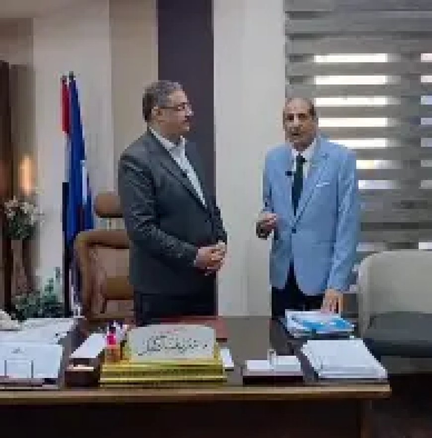 رئيس الهيئة الاستشارية لمؤسسة رسالة السلام العالمية يهدى كتاب “بقيادة مصر المعركة الأخيرة” لنقيب مهندسي رأس البر ودمياط