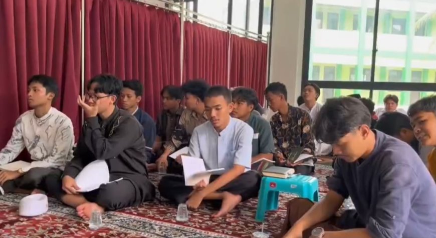 بالصور ..د. تامر الغزاوي: إستمرار دراسة ومناقشة كتب المفكر  علي الشرفاء الحمادي في مساجد إندونيسيا وسط قبول واسع