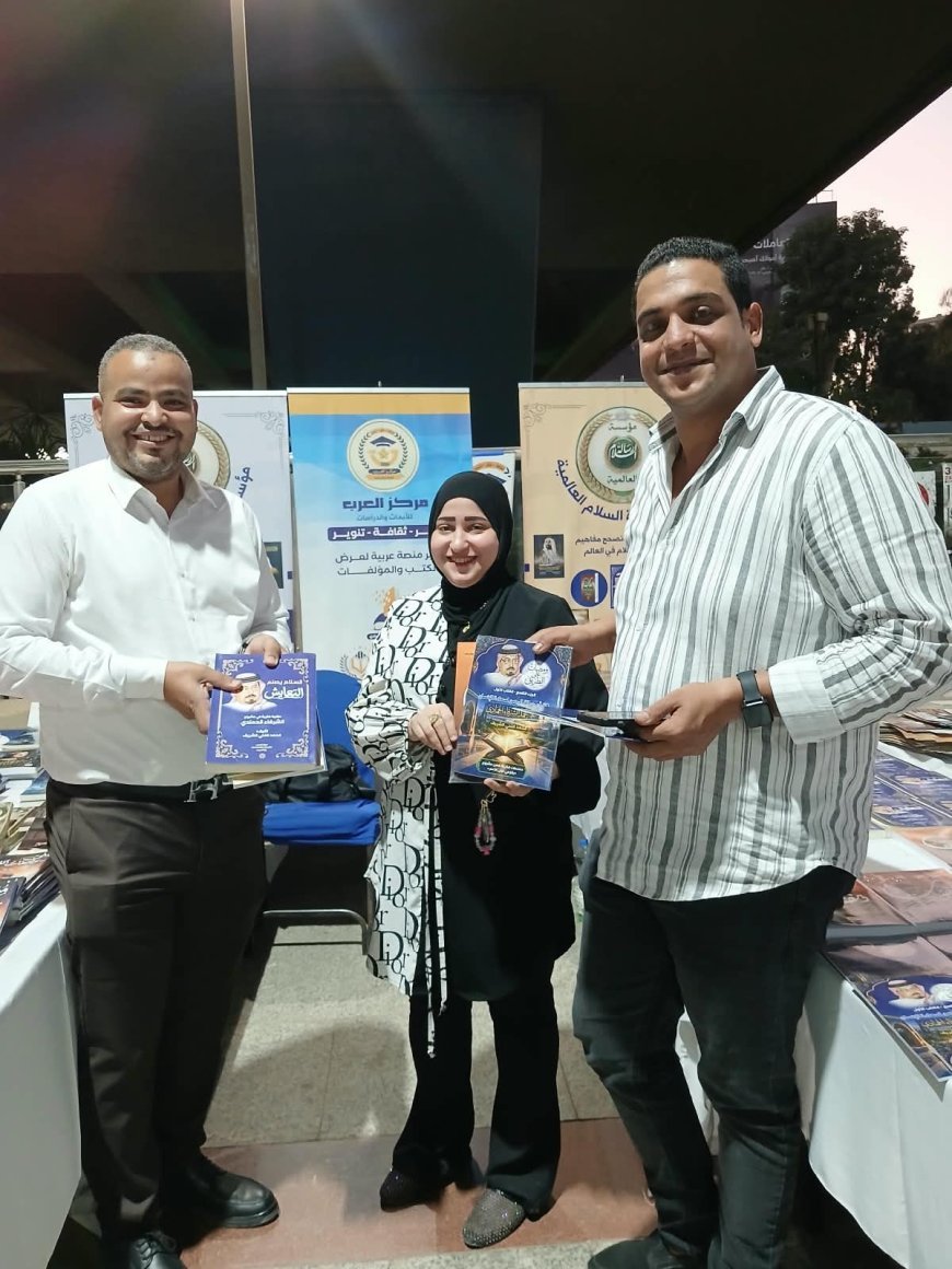 مسؤول تنسيق المشروعات التشاركية باتحاد الصناعات المصرية يزور جناح مؤسسة رسالة السلام بمعرض كتاب مركز شباب الجزيرة